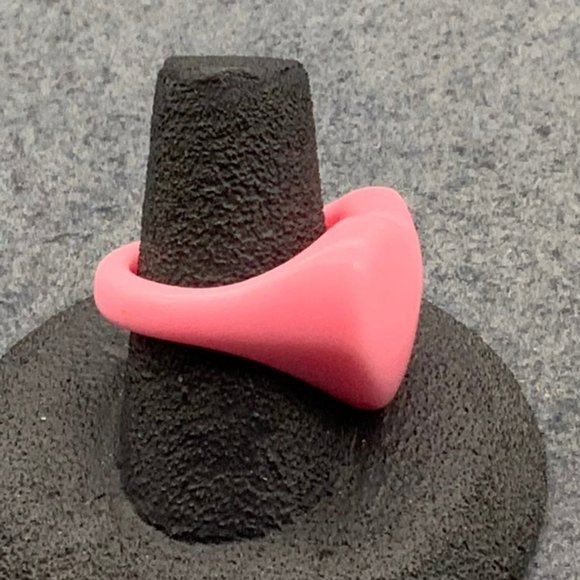 Pink Heart Acrylic Ring Size 8 Ladies Valentines Day Love Friendship - Picture 2 of 5